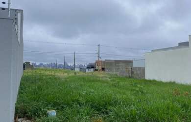Imagem: O terreno à venda possui e está localizado em Vista Linda