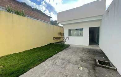 Imagem: A casa possui 3 Dormitórios, 2 Banheiros, 2 Vagas na garagem