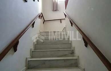 Imagem: A casa possui 4 Dormitórios, 5 Banheiros, 2 Vagas na garagem