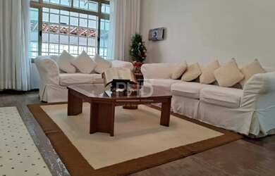 Imagem: A casa possui 3 Dormitórios, 4 Banheiros, 3 Vagas na garagem