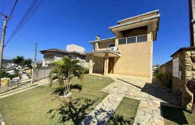 Imagem: A casa em condomínio possui 3 Dormitórios, 2 Banheiros, 4