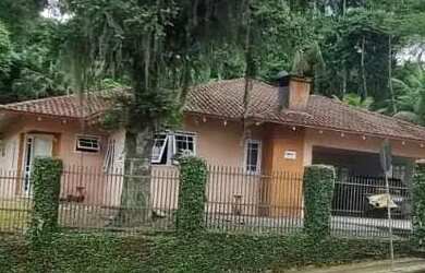 Imagem: A casa possui 2 Dormitórios, 3 Banheiros, 2 Vagas na garagem