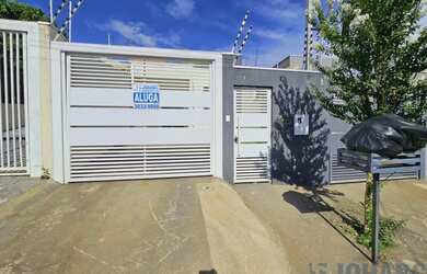 Imagem: A casa possui 3 Dormitórios, 1 Banheiro, 1 Vaga na garagem