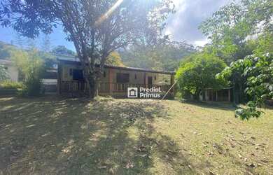 Imagem: A casa possui 4 Dormitórios, 2 Banheiros, 2 Vagas na garagem