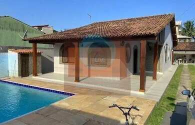 Imagem: A casa possui 5 Dormitórios, 2 Banheiros, 2 Vagas na garagem