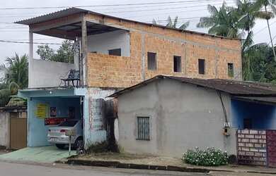 Imagem: A casa possui 3 Dormitórios, 2 Banheiros e está localizado