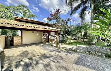 Imagem: A casa em condomínio possui 5 Dormitórios, 4 Banheiros, 4