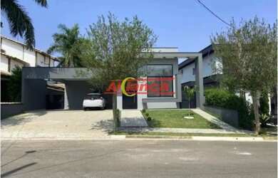 Imagem: A casa possui 4 Dormitórios, 4 Banheiros, 4 Vagas na garagem