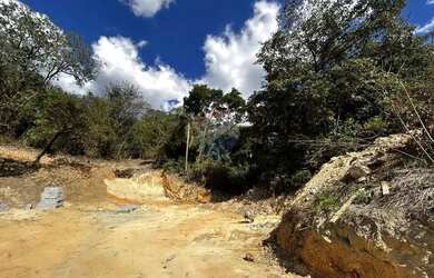 Imagem: A fazenda possui 1.000m² de Área e está localizado em Sarzedo