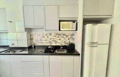 Imagem: O apartamento possui 2 Dormitórios, 1 Banheiro, 1 Vaga na garagem