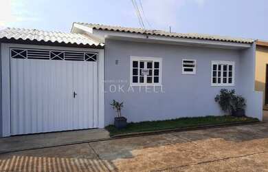 Imagem: A casa possui 2 Dormitórios, 1 Banheiro, 2 Vagas na garagem