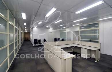 Imagem: O depósito possui 5 Vagas na garagem, 526m² de Área e Imóvel