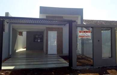 Imagem: A casa possui 3 Dormitórios, 2 Banheiros, 2 Vagas na garagem