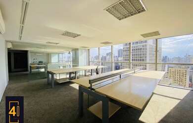 Imagem: O depósito possui 5 Vagas na garagem, 324m² de Área e está