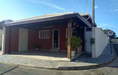 Imagem: A casa em condomínio possui 3 Dormitórios, 2 Banheiros, 2