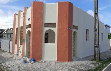 Imagem: A casa possui 4 Dormitórios, 4 Banheiros, 2 Vagas na garagem