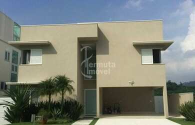 Imagem: A casa em condomínio possui 5 Dormitórios, 5 Banheiros, 431m²