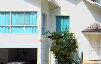 Imagem: A casa em condomínio e possui Dormitórios, Suítes, Banheiros