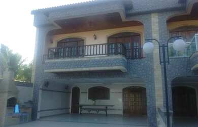 Imagem: A casa possui 3 Dormitórios, 4 Banheiros, 2 Vagas na garagem