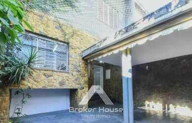 Imagem: A casa possui 3 Dormitórios, 3 Banheiros, 2 Vagas na garagem