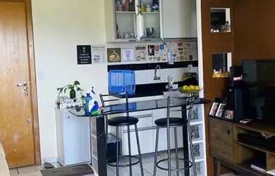 Imagem: O apartamento possui 1 Dormitório, 1 Banheiro, 1 Vaga na garagem