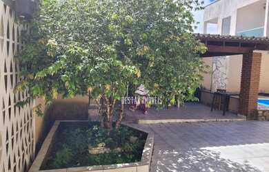 Imagem: A casa possui 3 Dormitórios, 3 Banheiros, 3 Vagas na garagem