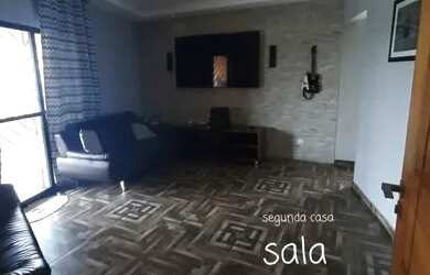 Imagem: A casa possui 5 Dormitórios, 3 Banheiros, 2 Vagas na garagem