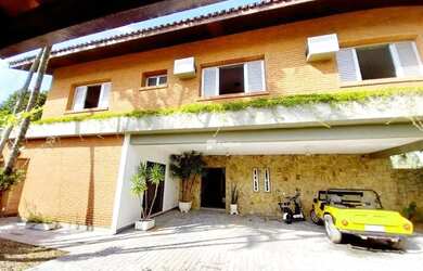 Imagem: A casa possui 4 Dormitórios, 5 Banheiros, 5 Vagas na garagem