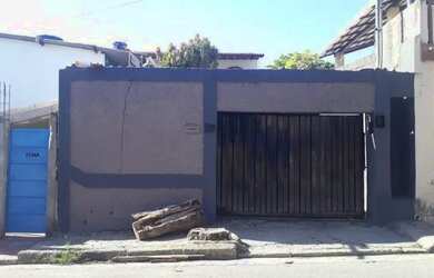 Imagem: A casa possui 3 Dormitórios, 2 Banheiros, 240m² de Área e