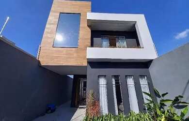 Imagem: A casa possui 3 Dormitórios, 3 Banheiros, 2 Vagas na garagem