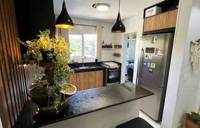 Imagem: A casa em condomínio possui 3 Dormitórios, 3 Banheiros, 2