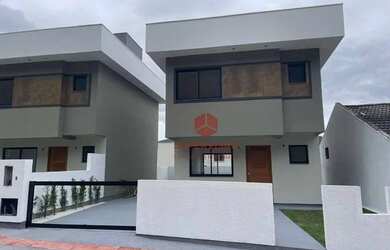 Imagem: A casa possui 3 Dormitórios, 2 Banheiros, 1 Vaga na garagem