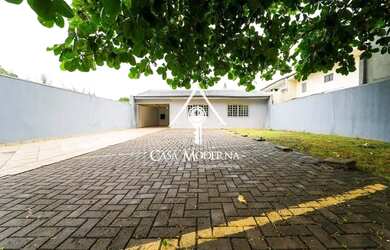 Imagem: A casa possui 3 Dormitórios, 2 Banheiros, 5 Vagas na garagem