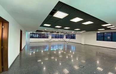 Imagem: O depósito possui 1 Vaga na garagem, 237m² de Área e está