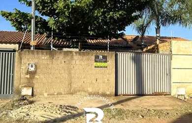Imagem: A casa possui 2 Dormitórios, 1 Banheiro, 1 Vaga na garagem