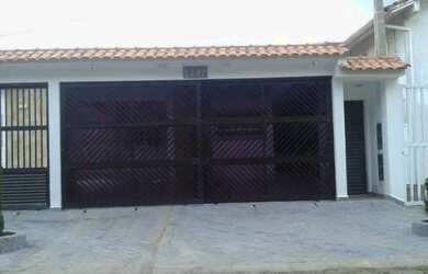 Imagem: A casa possui 2 Dormitórios, 2 Banheiros, 1 Vaga na garagem