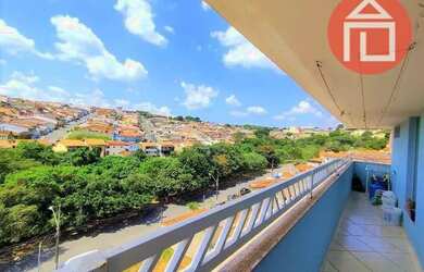 Imagem: A casa possui 4 Dormitórios, 3 Banheiros, 2 Vagas na garagem