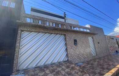 Imagem: A casa possui 2 Dormitórios, 2 Banheiros, 4 Vagas na garagem