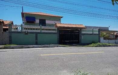 Imagem: A casa possui 4 Dormitórios, 4 Banheiros, 5 Vagas na garagem