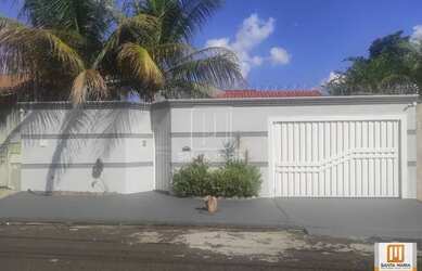 Imagem: A casa à venda possui 3 Dormitórios, 2 Banheiros, 4 Vagas