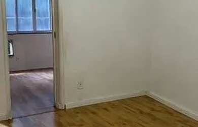 Imagem: O apartamento possui 1 Dormitório, 1 Banheiro, 37m² de Área