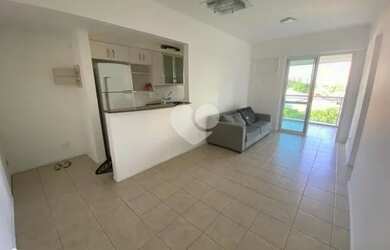 Imagem: O apartamento possui 2 Dormitórios, 1 Banheiro, 2 Vagas na