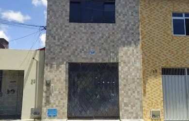 Imagem: A casa possui 3 Dormitórios, 2 Banheiros, 1 Vaga na garagem