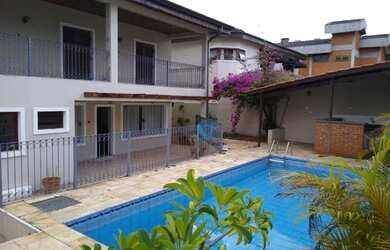 Imagem: A casa em condomínio possui 5 Dormitórios, 5 Banheiros, 4