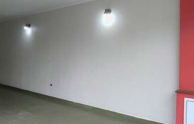 Imagem: A casa possui 4 Dormitórios, 1 Banheiro, 2 Vagas na garagem