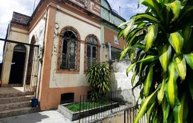 Imagem: A casa possui 3 Dormitórios, 1 Banheiro, 1 Vaga na garagem