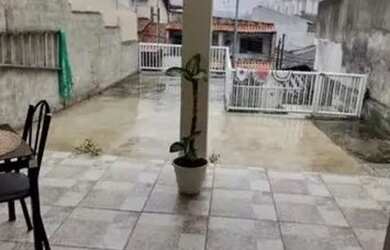 Imagem: A casa possui 2 Dormitórios, 1 Banheiro, 1 Vaga na garagem