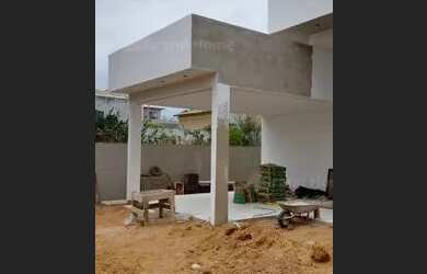 Imagem: A casa possui 3 Dormitórios, 1 Banheiro, 2 Vagas na garagem