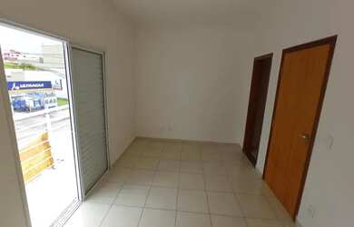 Imagem: A casa possui 2 Dormitórios, 2 Banheiros, 2 Vagas na garagem