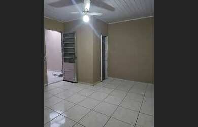 Imagem: A casa possui 2 Dormitórios, 2 Banheiros, 3 Vagas na garagem